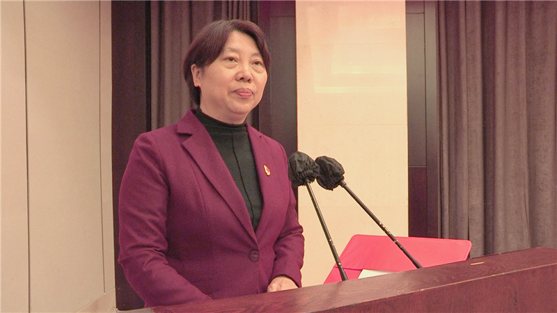 濮陽(yáng)市委宣傳部副部長(zhǎng)董玉清主持會(huì)議.png